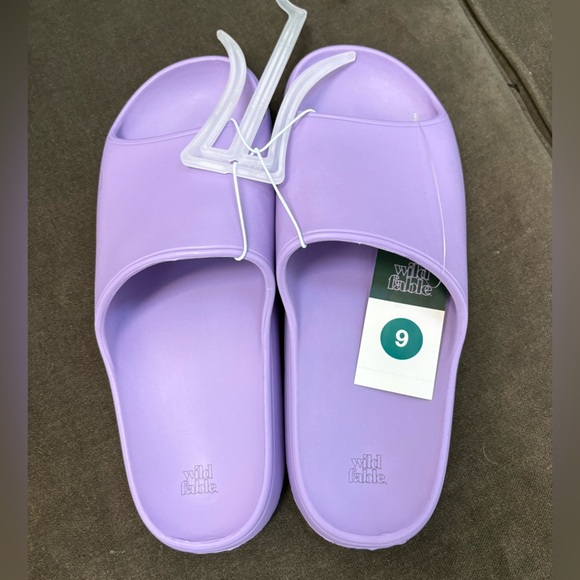 wild fable Shoes - Wild Fable Sliders, Slides, Flip Flops Size 9